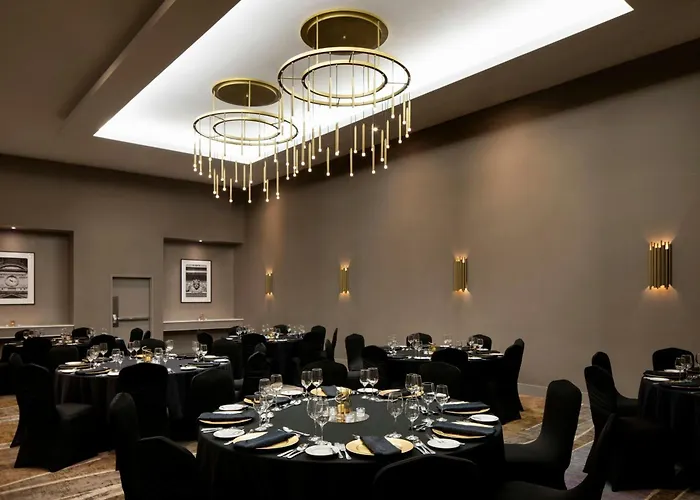 Courtyard By Marriott Montreal Airport Hotel Dorval