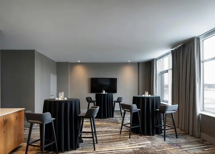 Courtyard By Marriott Montreal Airport Hotel Dorval