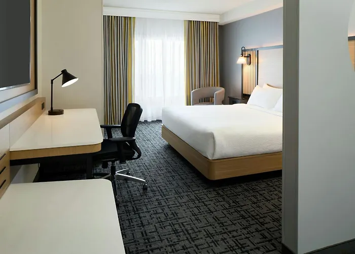 Fairfield Inn & Suites By Marriott Montreal Airport Dorval